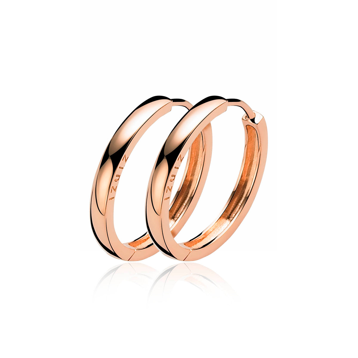 Boucles d'oreilles en acier inoxydable doré, de forme ronde avec un motif tressé.