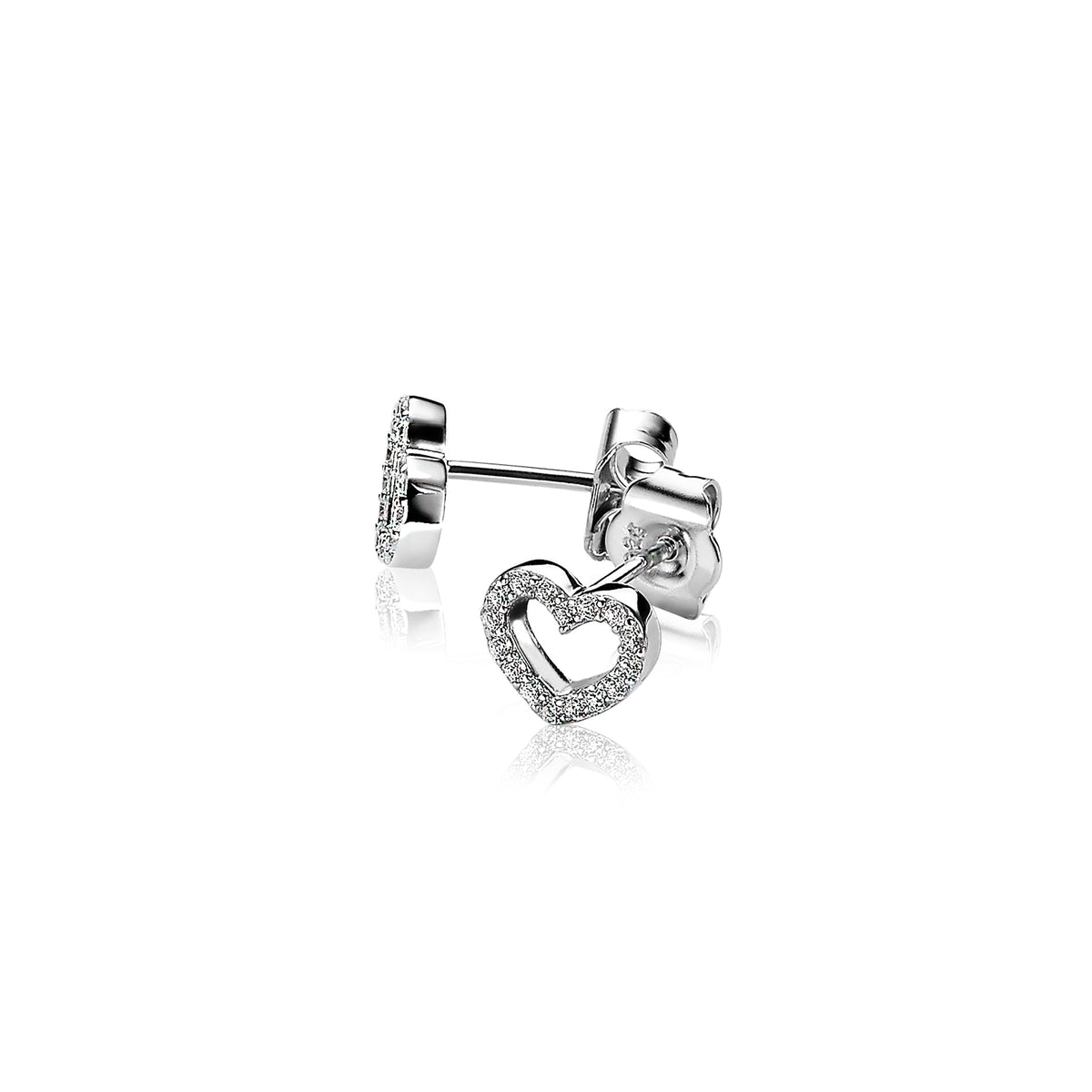Boucles d'oreilles en argent avec un pendentif en forme de cœur orné de pierres brillantes.