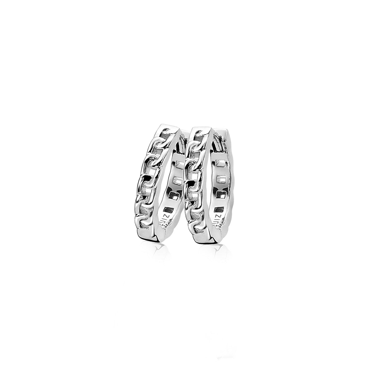 Boucles d'oreilles en argent avec un design en chaîne.