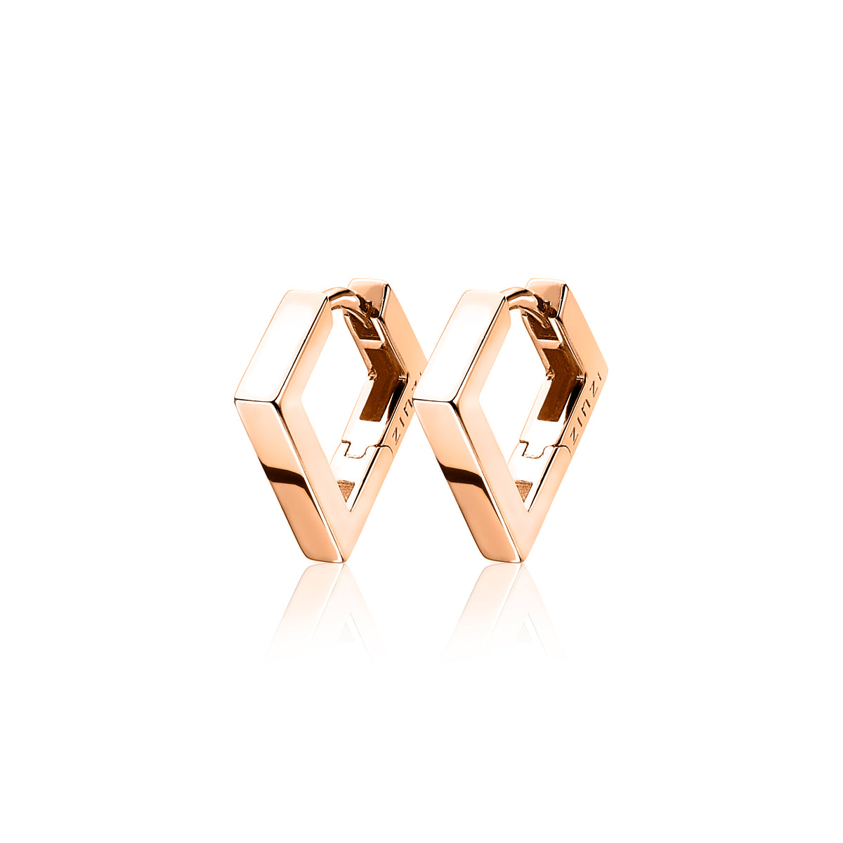 Boucles d'oreilles en acier doré, forme géométrique en losange, finition brillante.