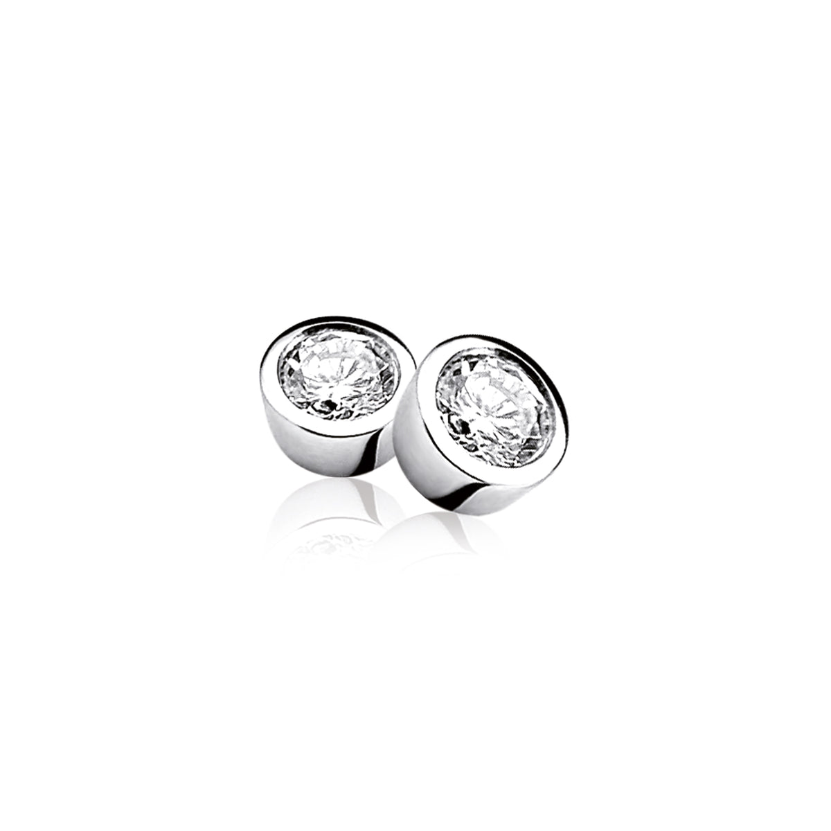 Boucles d'oreilles en argent avec des pierres brillantes, forme ronde et finition polie.