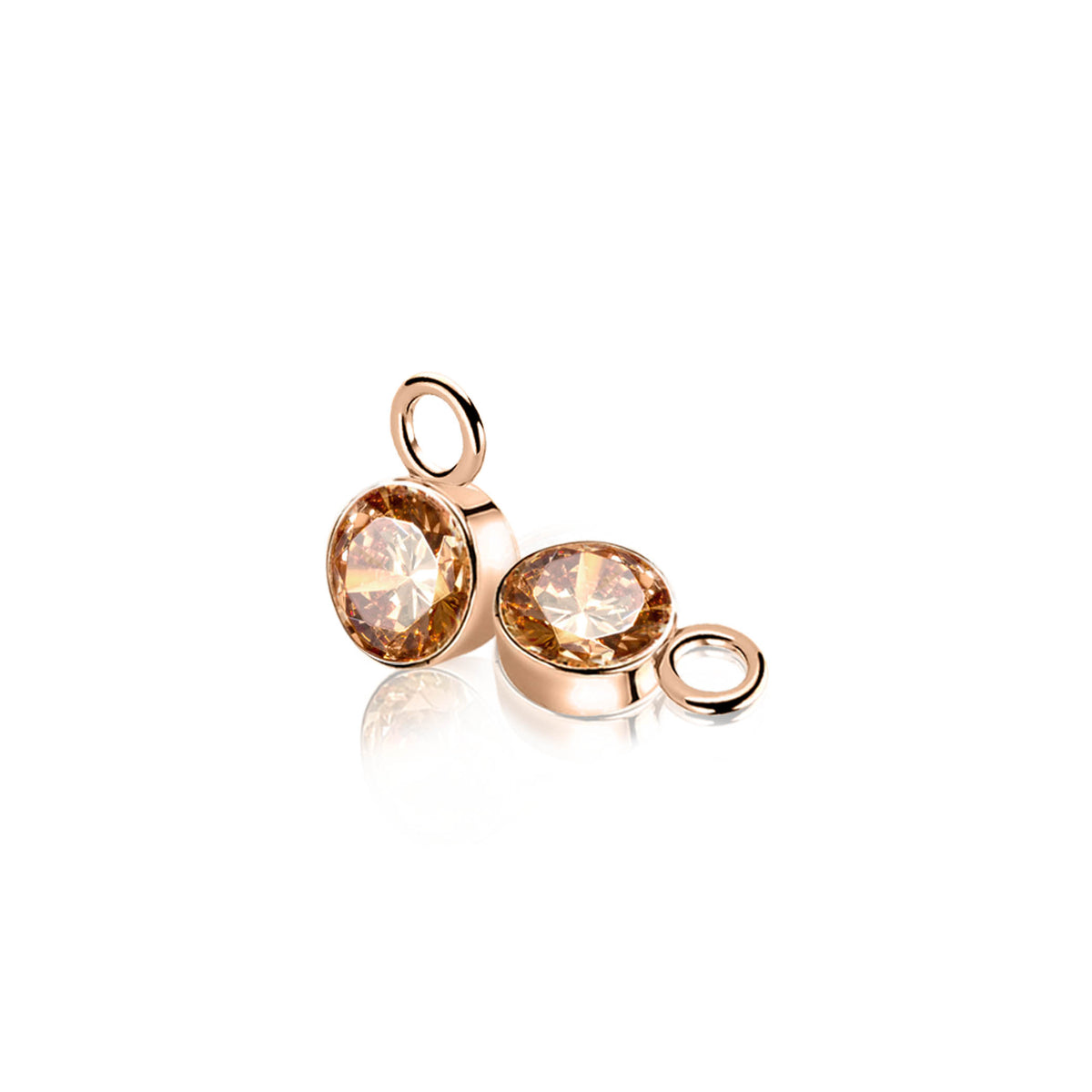 Boucles d'oreilles dorées avec un cristal rond et brillant.