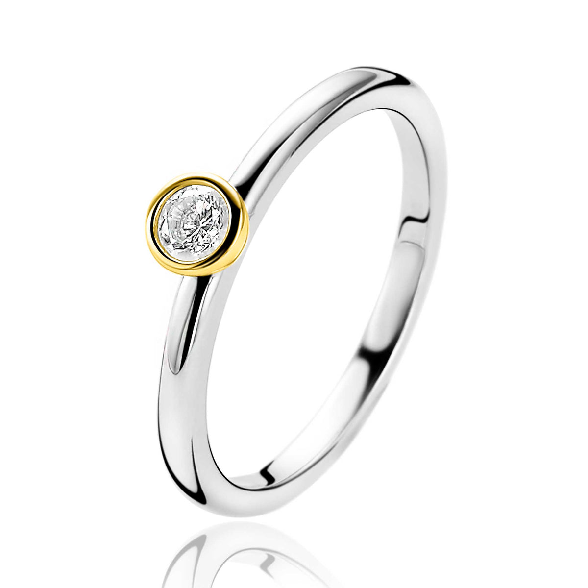 Bague en argent avec un serti doré et un zircon.