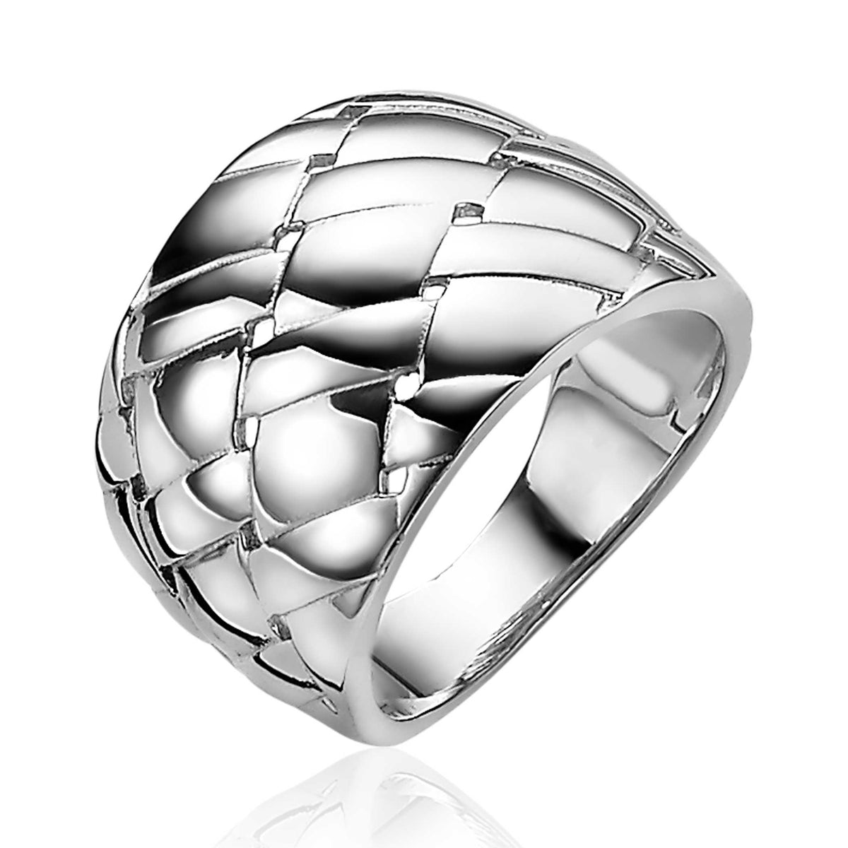 Bague en argent avec motif tressé, finition brillante et design large.