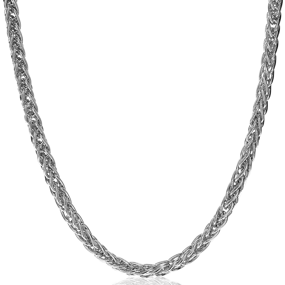 Collier en argent tressé avec un design élégant et brillant.