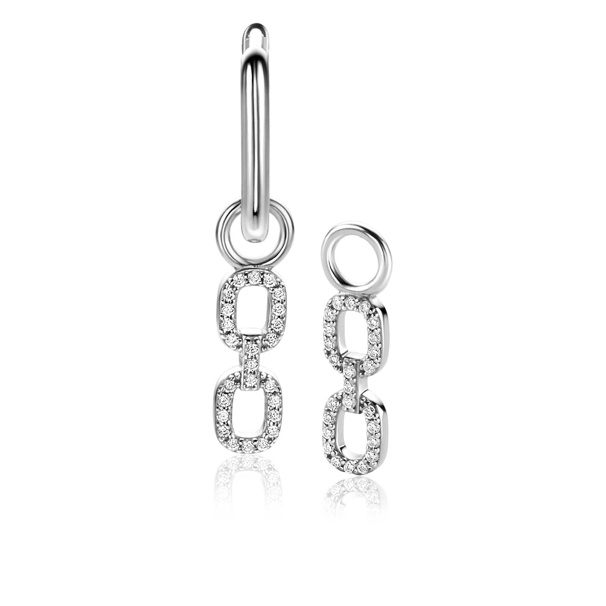 Boucles d'oreilles en argent avec des maillons ornés de zirconiums.