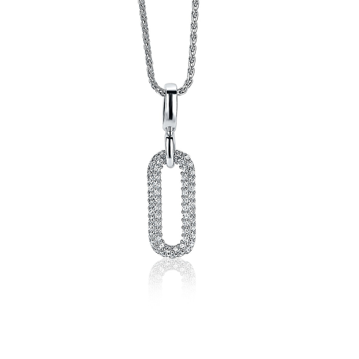 Pendentif en argent avec un design ovale, orné de zircons scintillants.