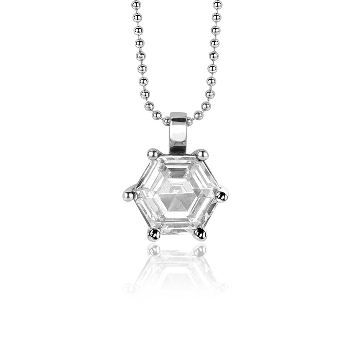 Pendentif en argent avec une pierre transparente en forme d'hexagone.