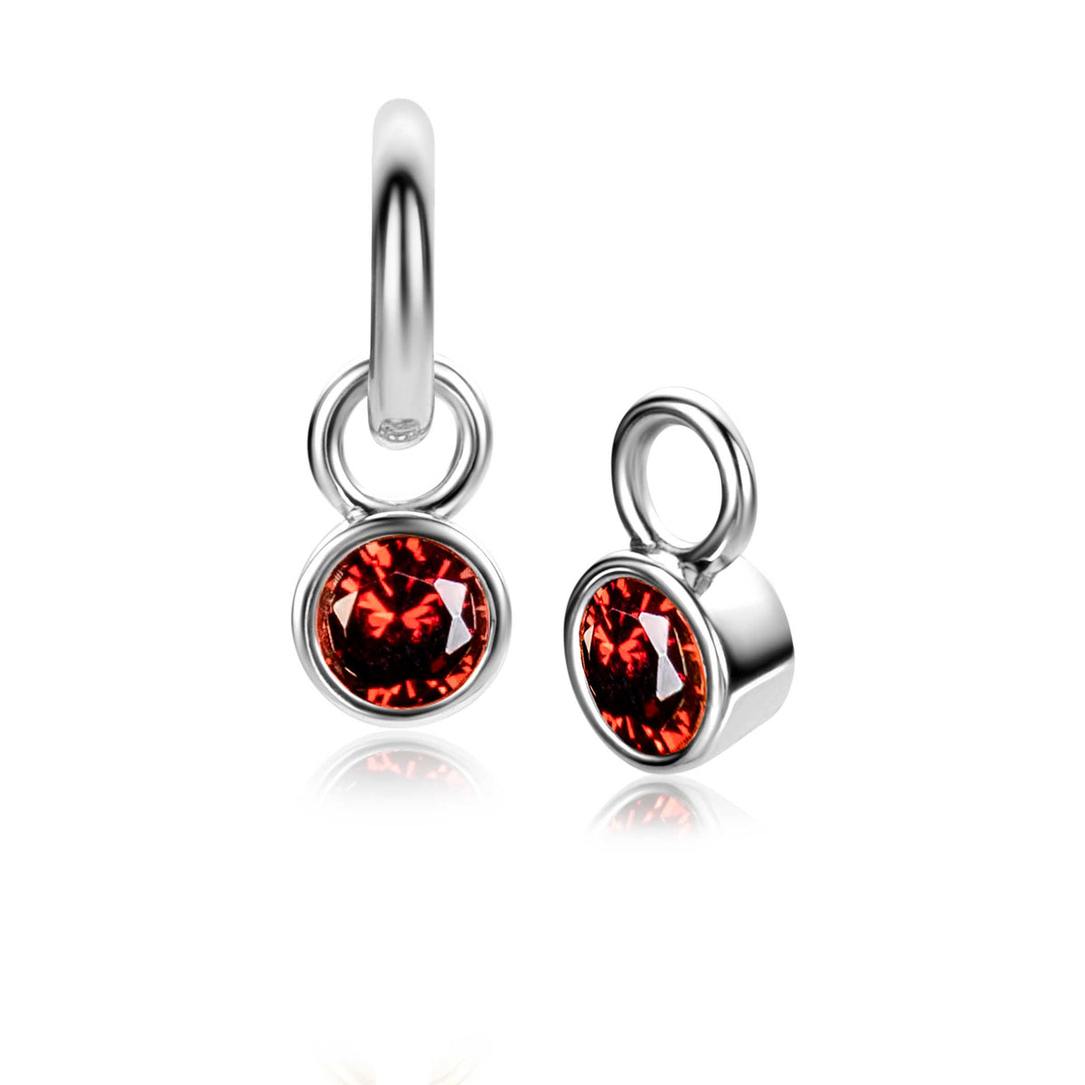 Boucles d'oreilles en argent avec des pierres rouges en forme de cercle.
