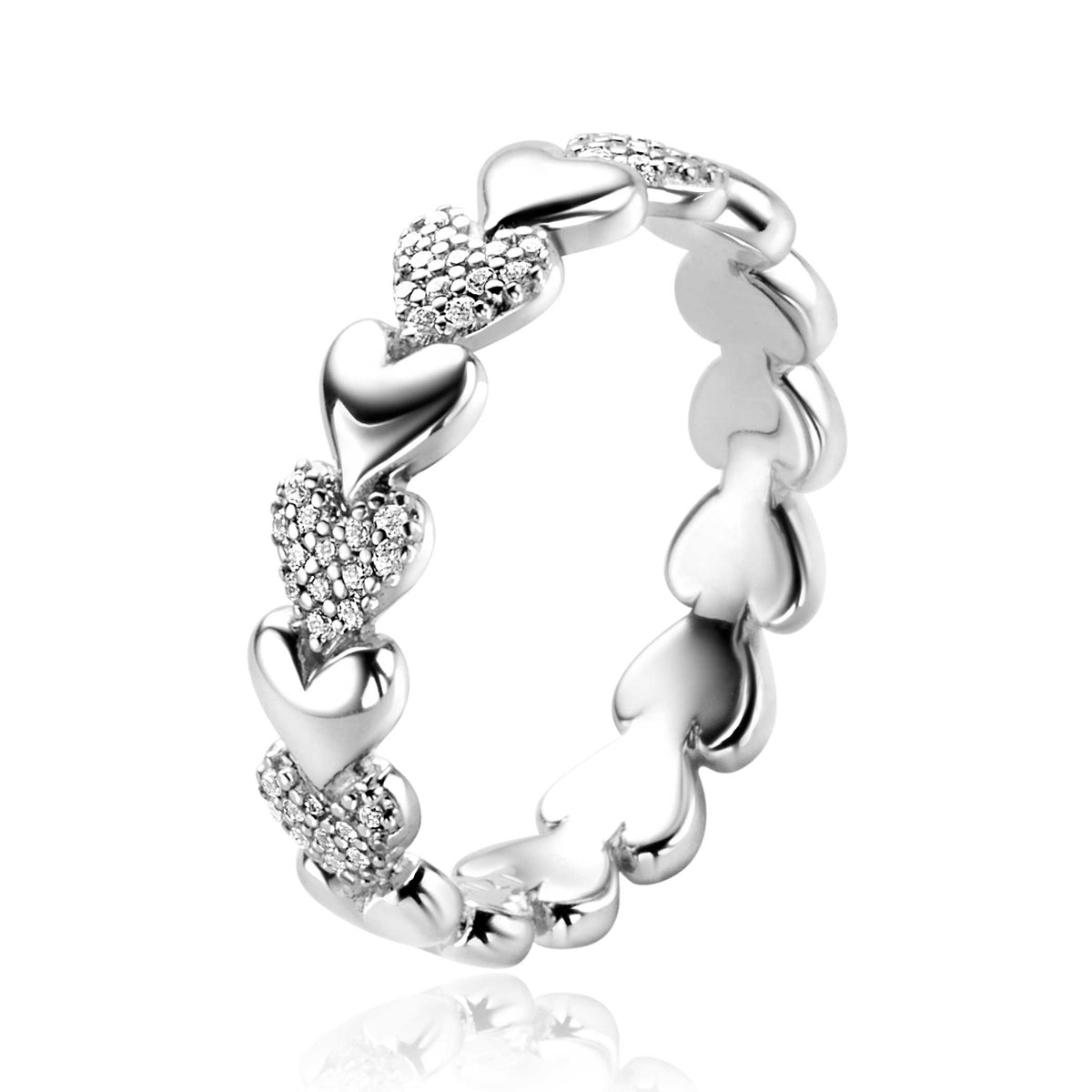 Bague en argent ornée de cœurs et de zircons scintillants.