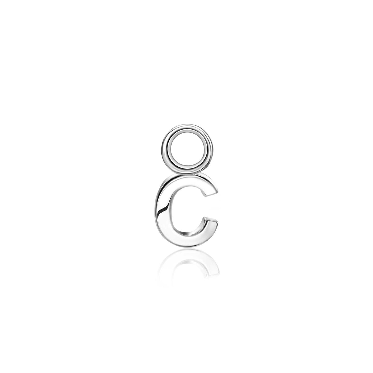 Boucles d'oreilles en argent avec un design en forme de lettre C et un cercle.