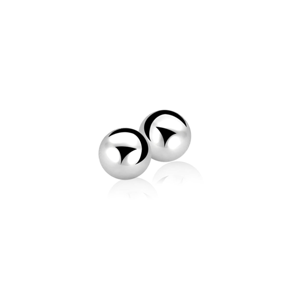 Boucles d'oreilles en argent avec une finition brillante en forme de sphères.