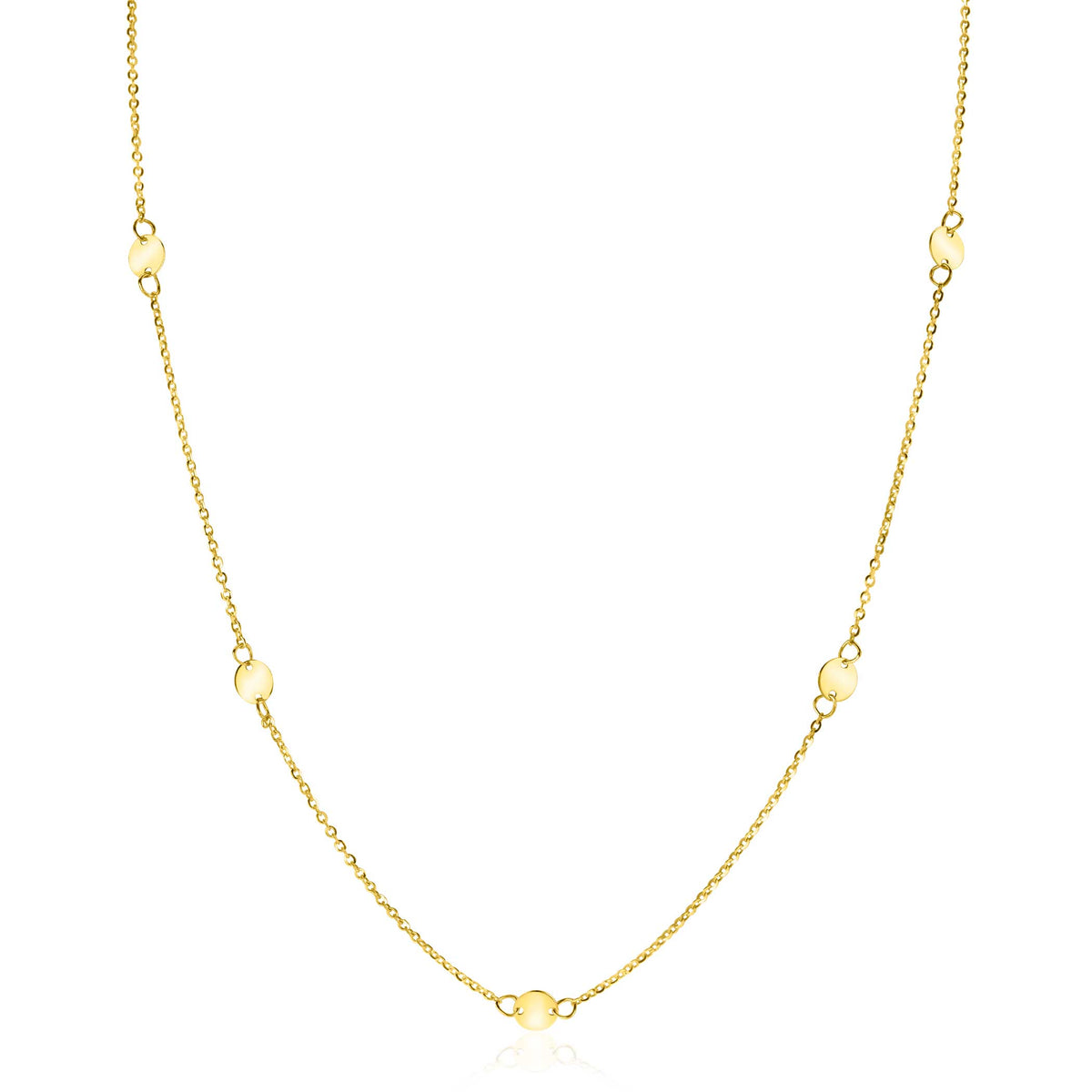 Collier doré avec des perles blanches, chaîne délicate et maillons fins.