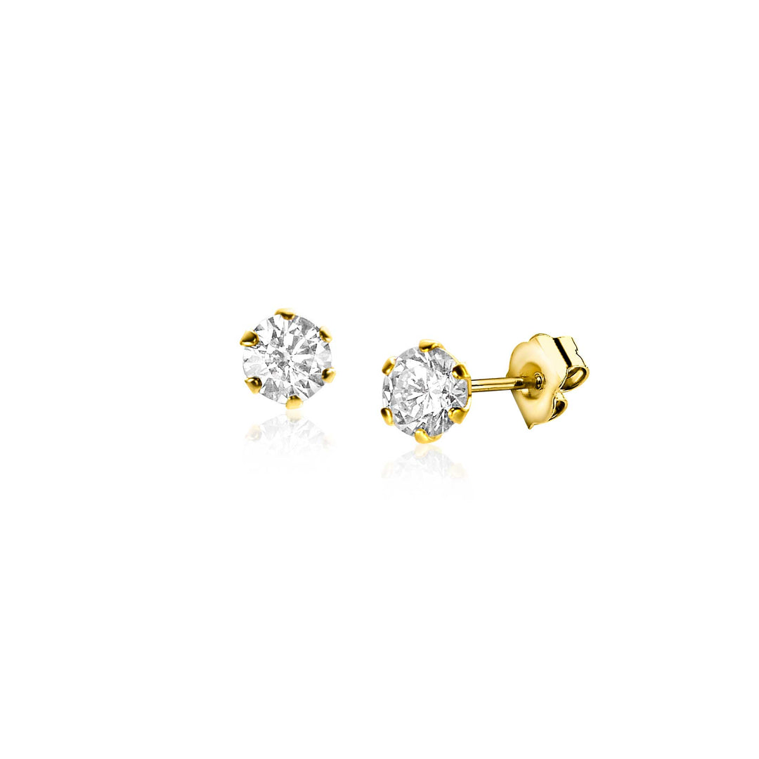 De Zinzi Oorbellen Goud Zgo455 zijn gouden oorstekers met ronde, heldere zirkonia edelstenen in een strakke zetting met schroefsluiting. Ze worden elegant weergegeven tegen een witte achtergrond.