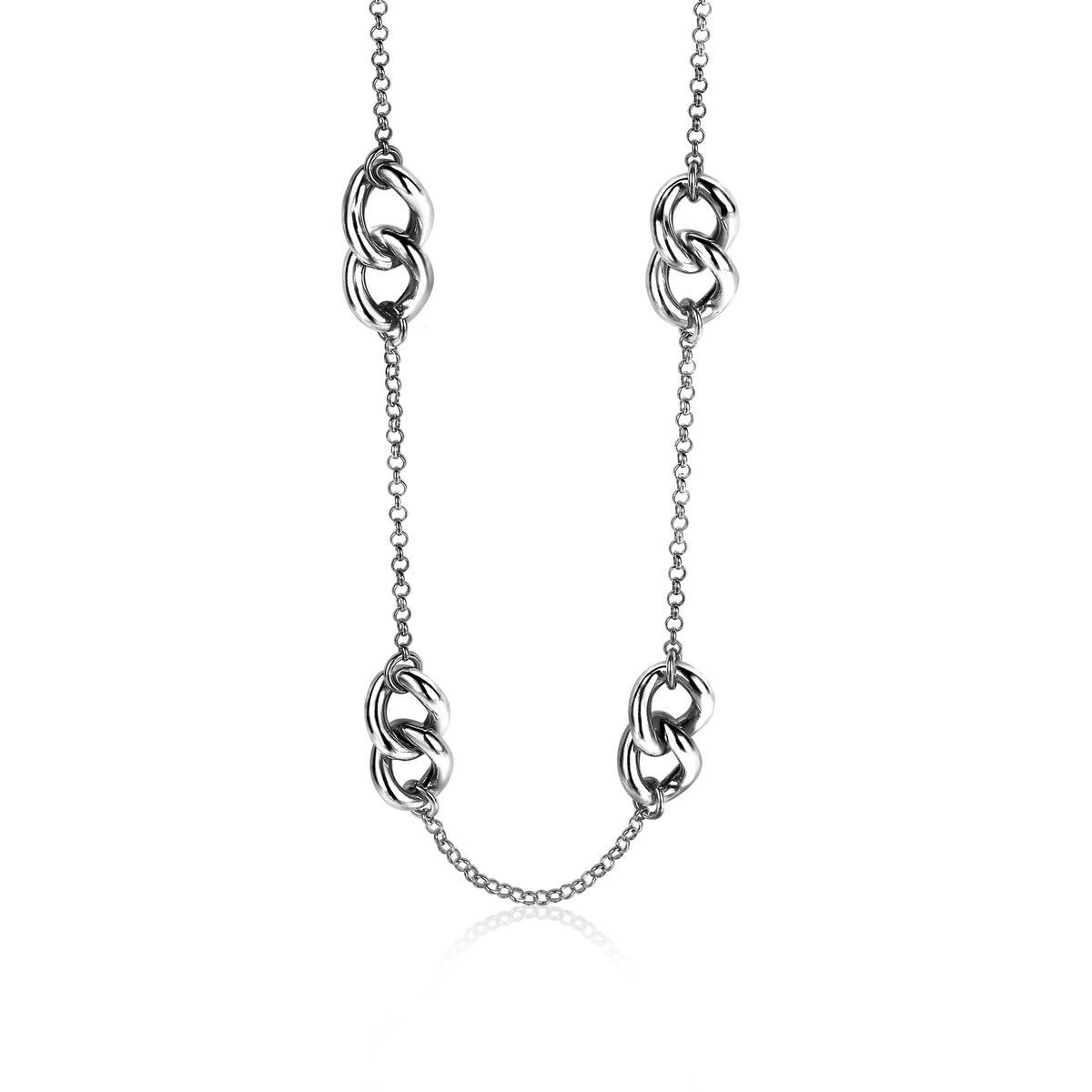 Collier en argent avec maillons entrelacés, finition brillante et chaîne délicate.