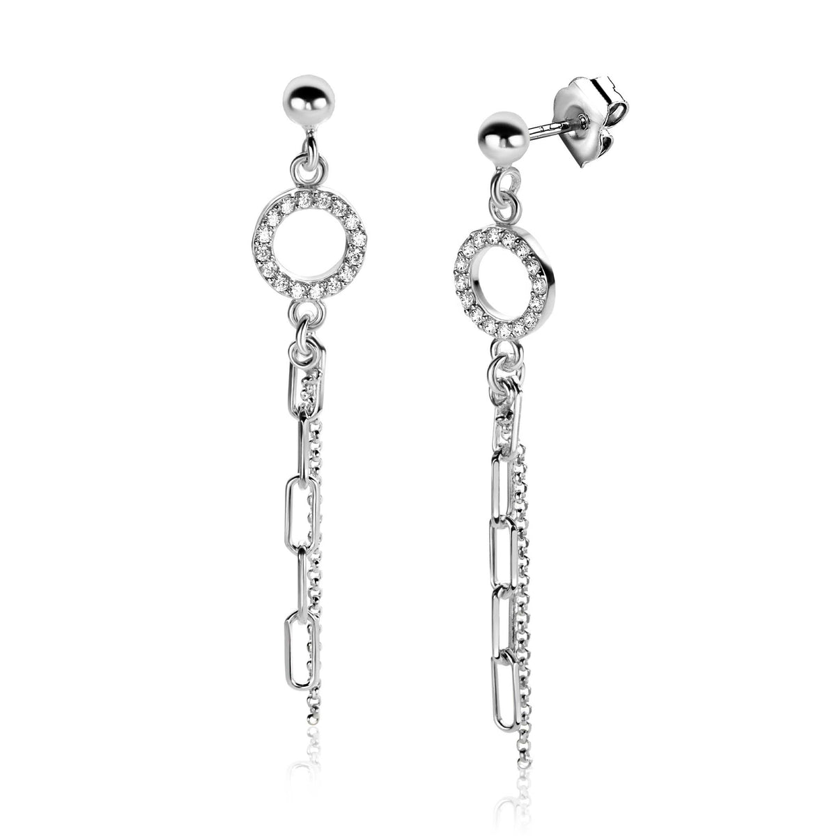 Boucles d'oreilles en argent avec un design en chaîne et des détails en strass.
