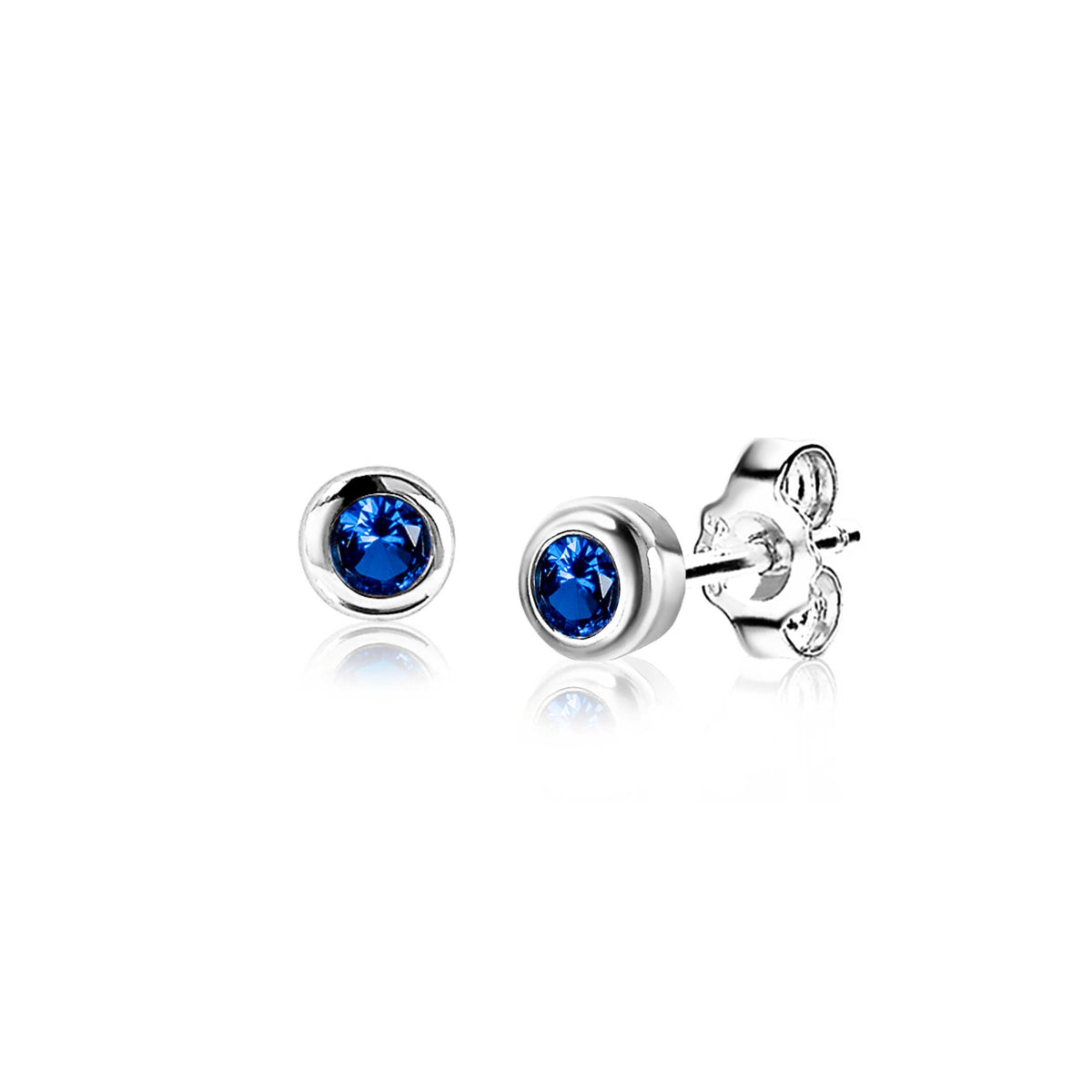 Boucles d'oreilles en argent avec des pierres bleues.