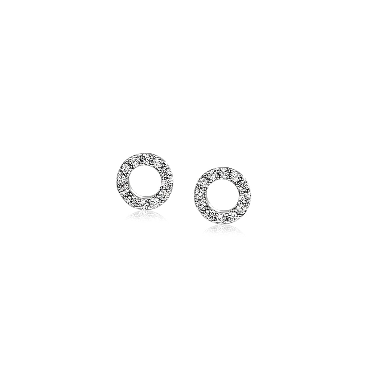 Boucles d'oreilles en argent avec un design circulaire orné de pierres brillantes.
