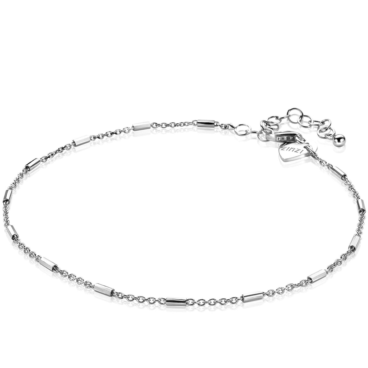 Bracelet en argent avec maillons allongés et fermoir ajustable.