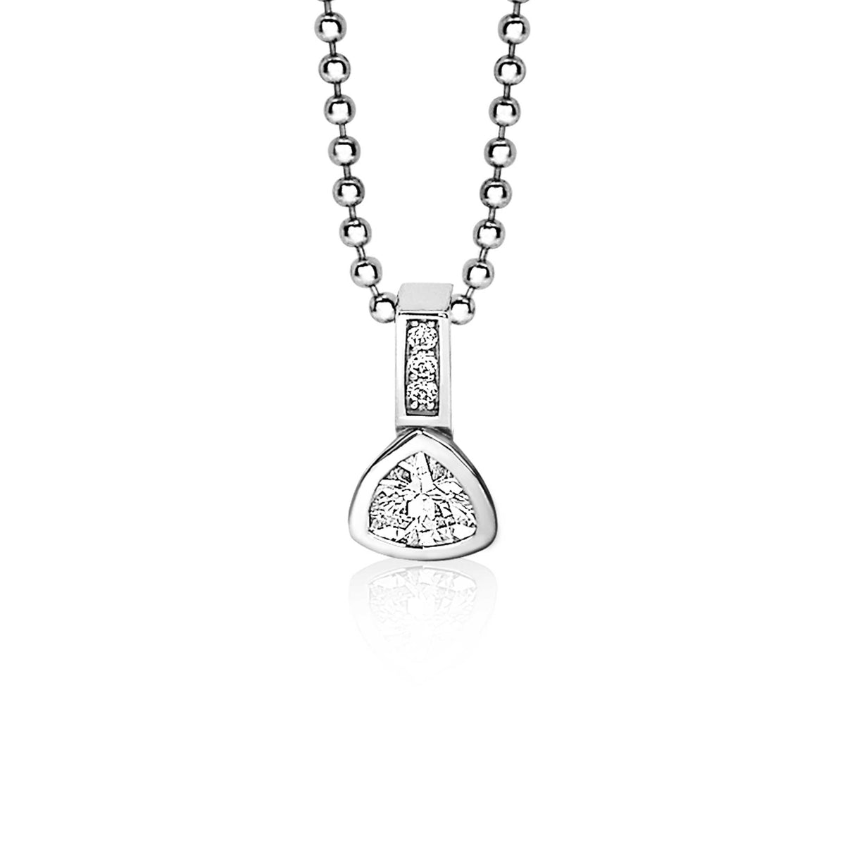 Pendentif en argent avec un design en forme de triangle, orné de pierres brillantes.