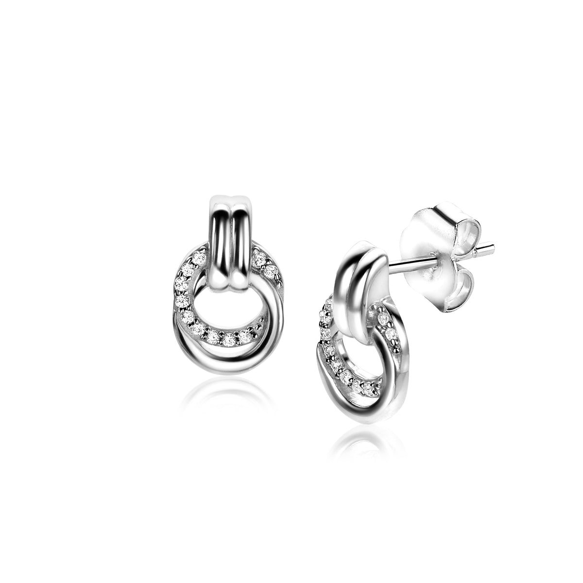 Boucles d'oreilles en argent avec des détails en zirconium, en forme de cercles entrelacés.