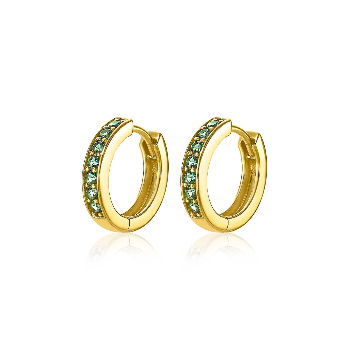 Boucles d'oreilles dorées avec des pierres turquoise.