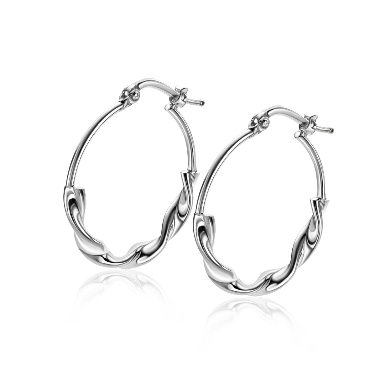 Boucles d'oreilles en argent avec un design ondulé et une forme ovale.