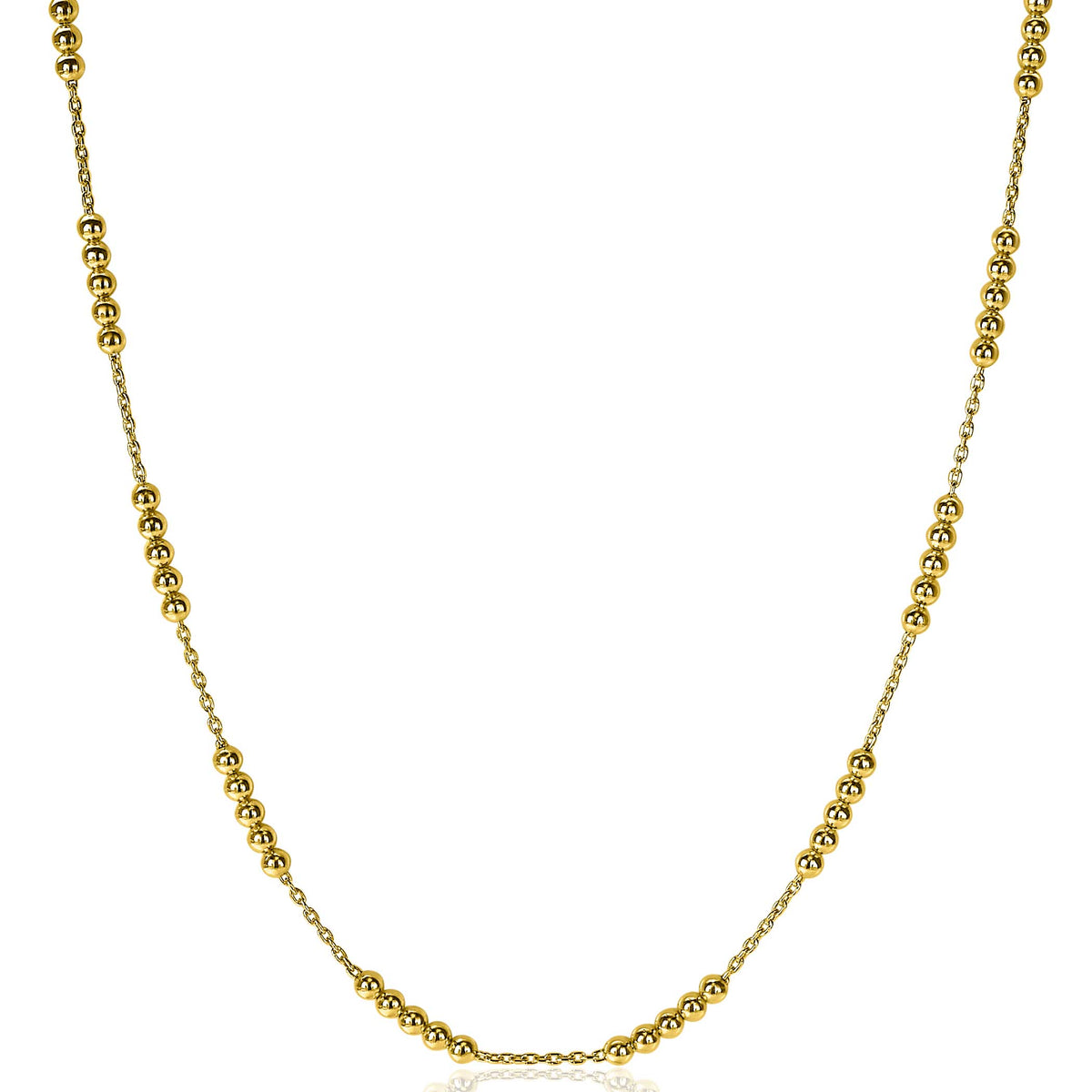 Collier doré avec des perles rondes et des maillons délicats.