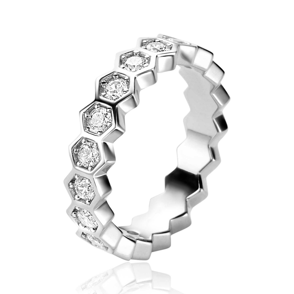Zilveren ring met een honingraatpatroon en sprankelende zirconia-steentjes.