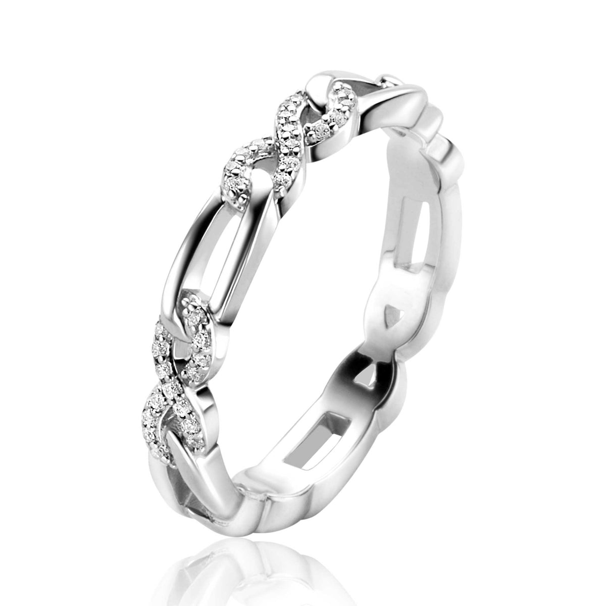 Bague en argent avec des motifs entrelacés et des zircons scintillants.
