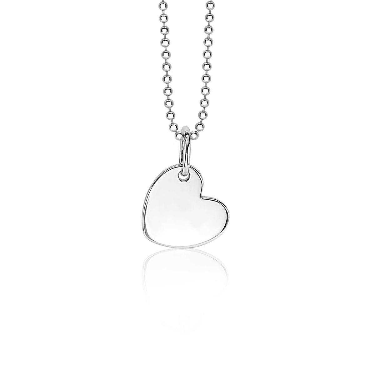 Pendentif en forme de cœur en argent avec une chaîne délicate.