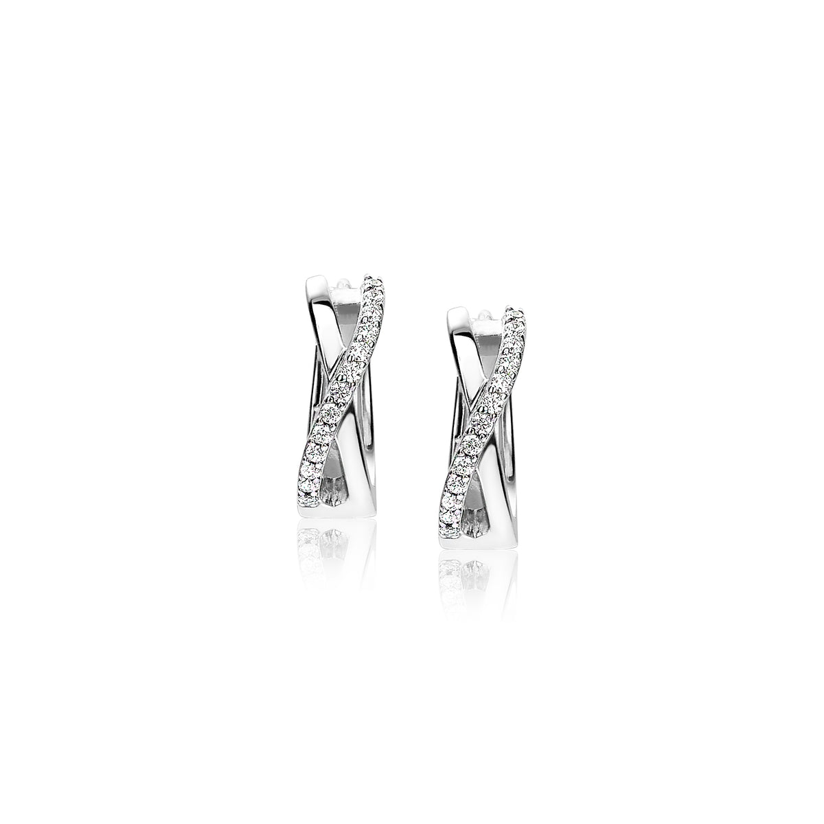 Boucles d'oreilles en argent avec un design en forme de croix et des zircons.