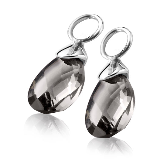 Boucles d'oreilles en argent avec des pierres facettées en couleur gris fumé.