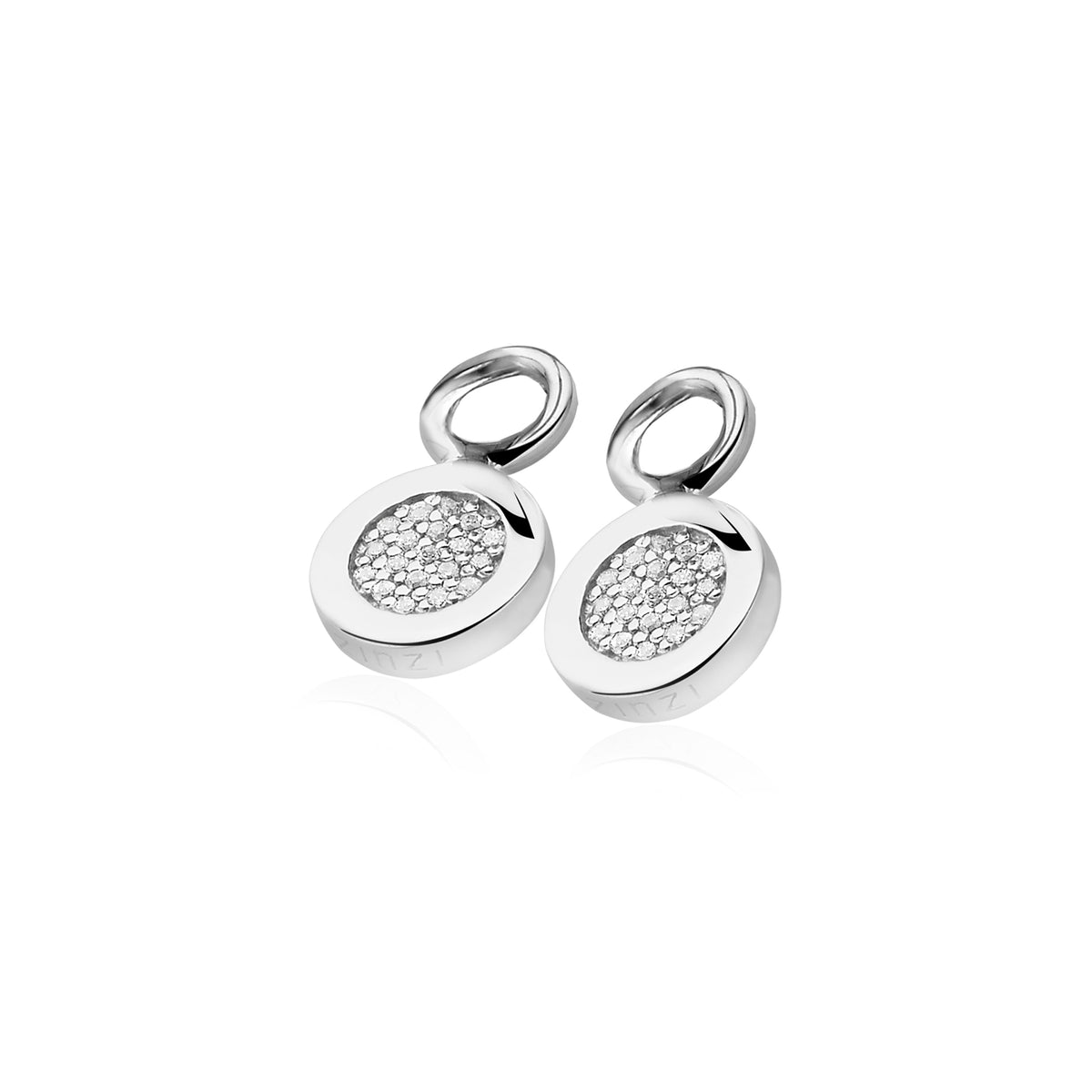 Boucles d'oreilles en argent avec un design rond et un pavé de pierres brillantes.