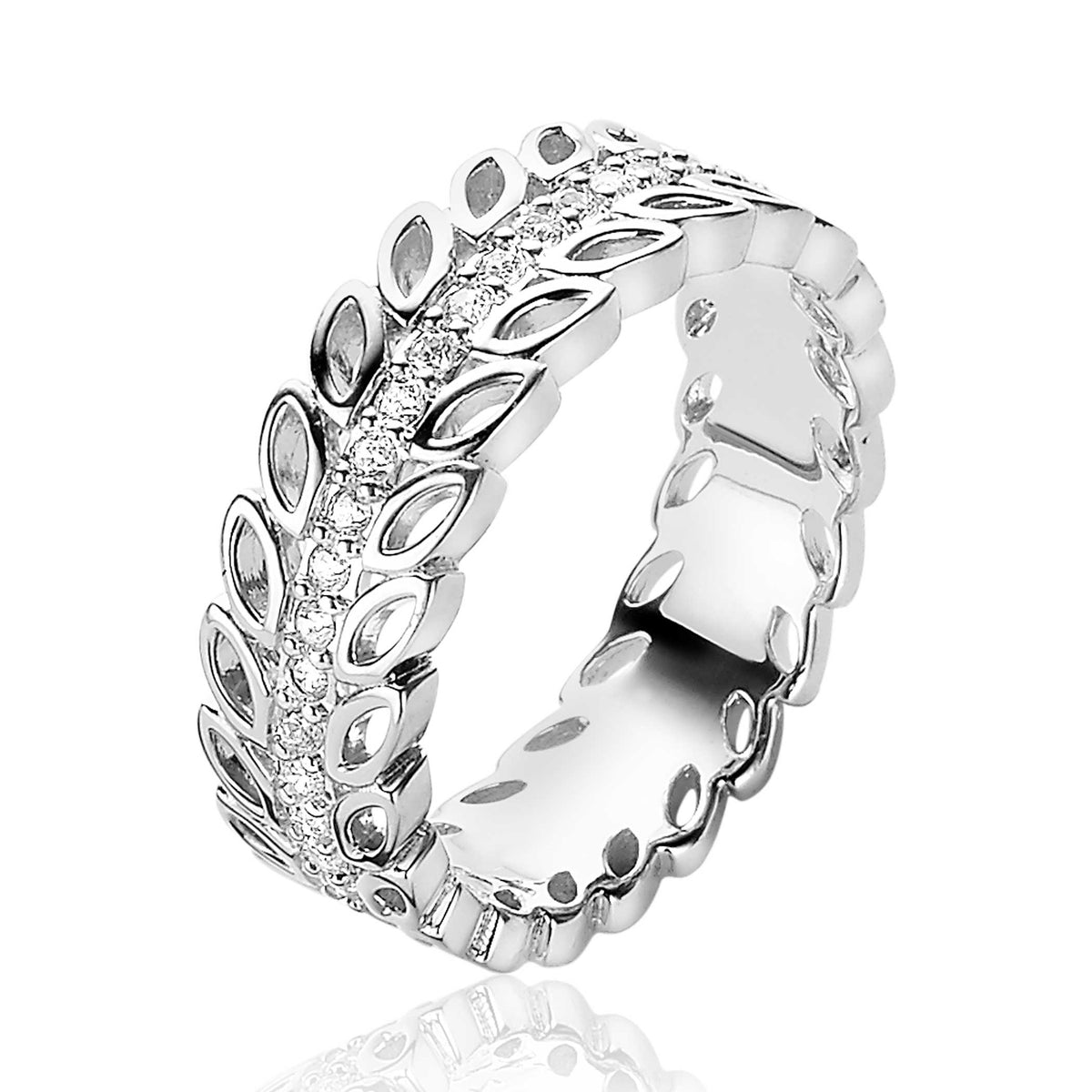 Bague en argent ornée de zircons, motif de feuilles élégantes.