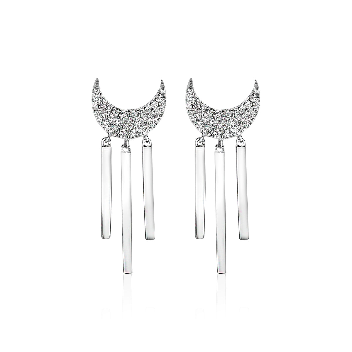 Boucles d'oreilles en argent avec un motif en croissant et des tiges suspendues.