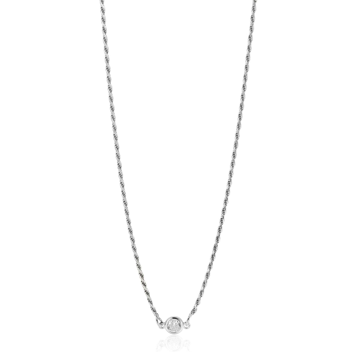 collier en argent avec un détail en forme de boule brillante au centre
