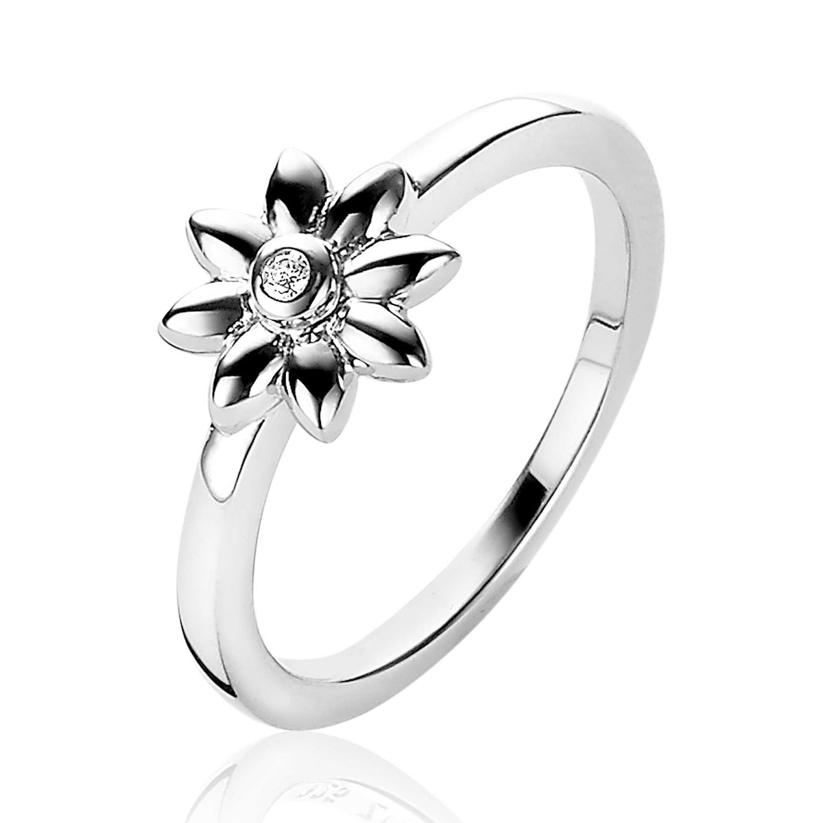 Bague en argent avec motif de fleur et pierre brillante au centre.