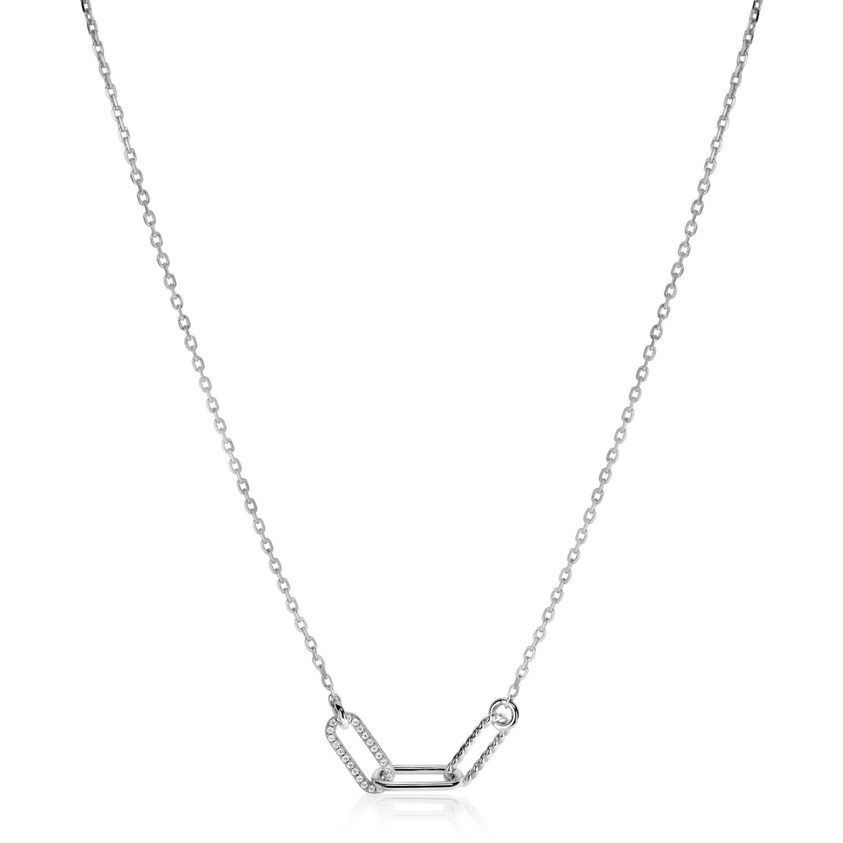 Collier en argent avec un motif en maillons, finition brillante.