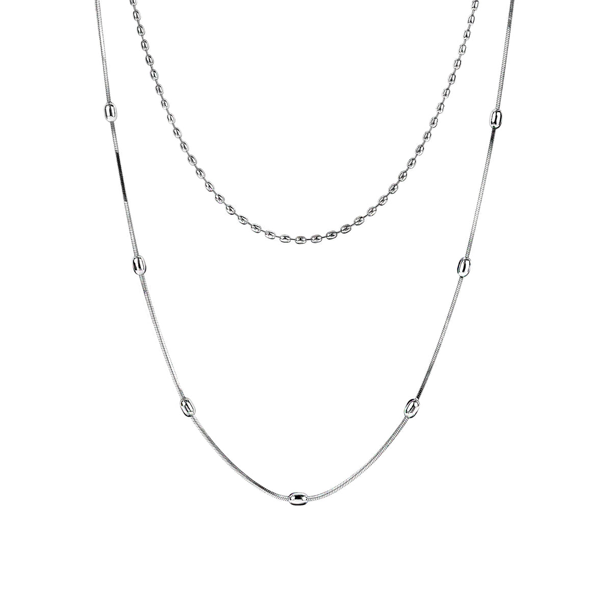 Collier en argent avec deux chaînes, l'une lisse et l'autre à maillons, ornée de petites perles.