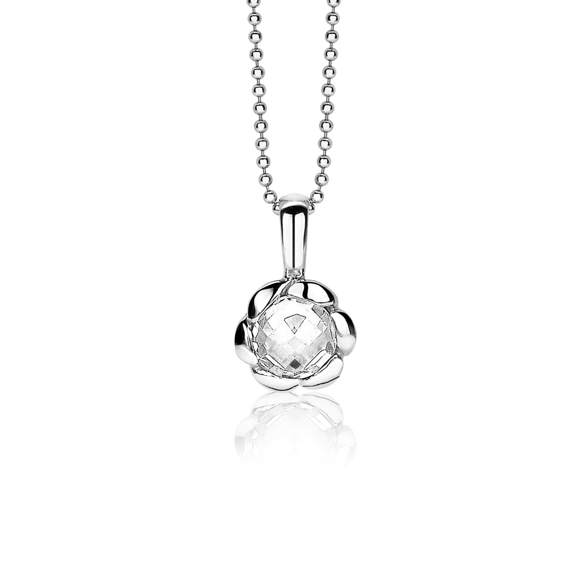 Pendentif en argent en forme de fleur avec un cristal transparent au centre, suspendu à une chaîne délicate.