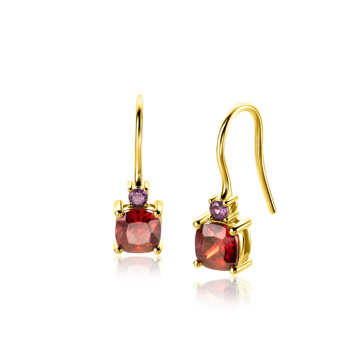 Boucles d'oreilles dorées avec pierres rouges et violettes, design délicat.