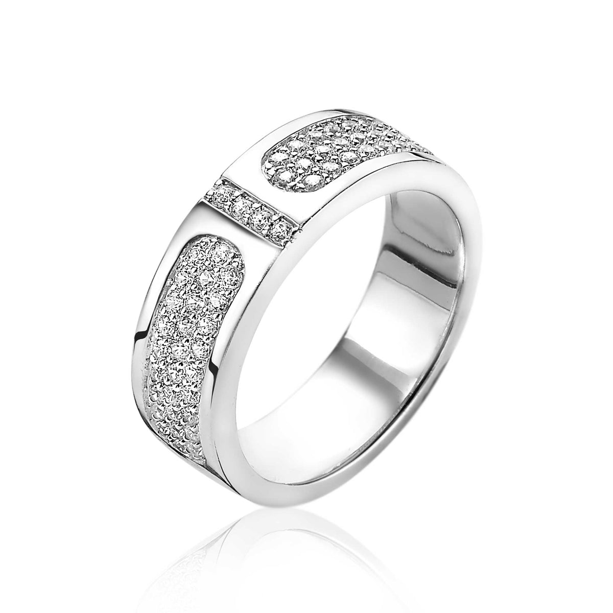 Bague en argent avec des pavés de zirconium, finition brillante et design moderne.
