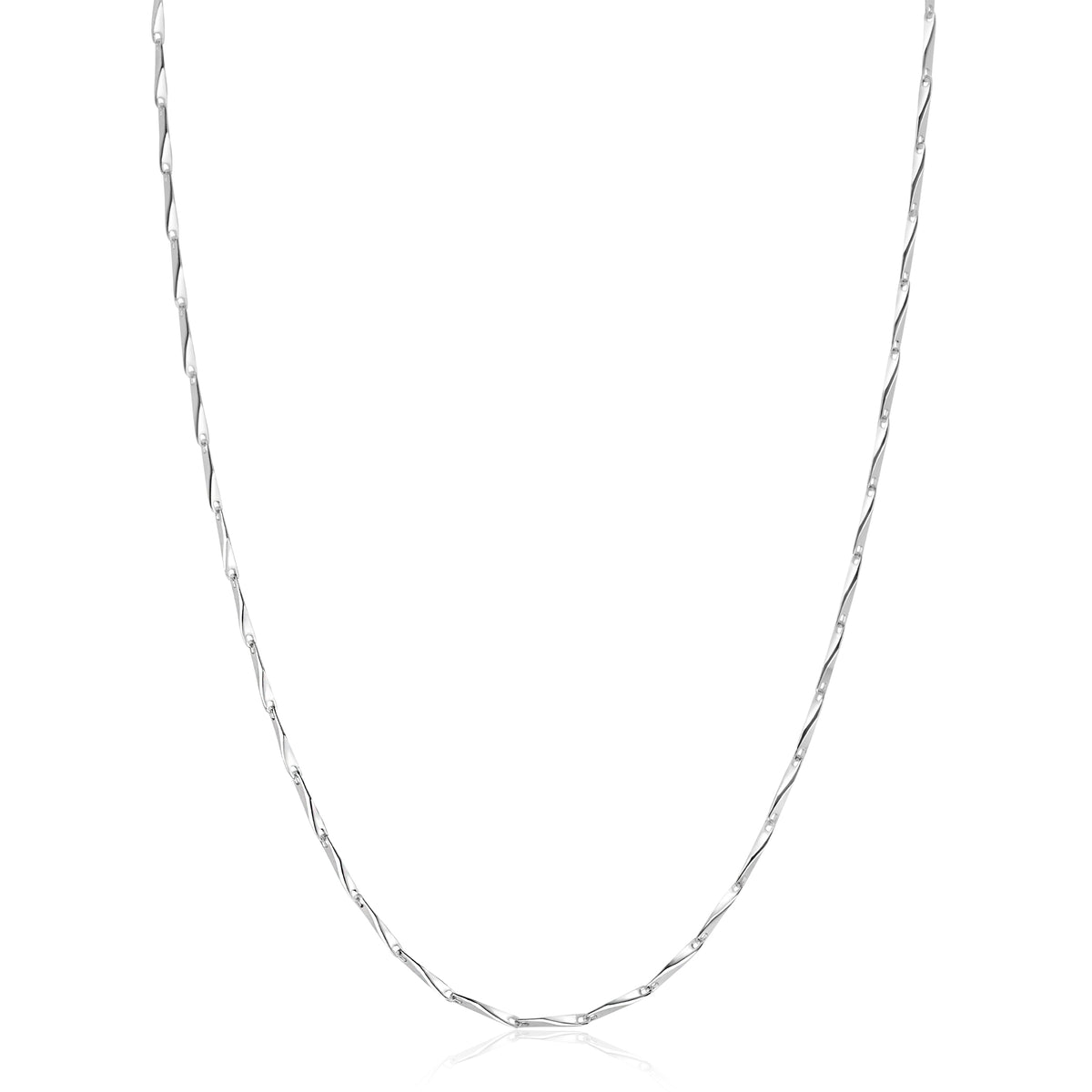 Chaîne en argent avec un design torsadé.