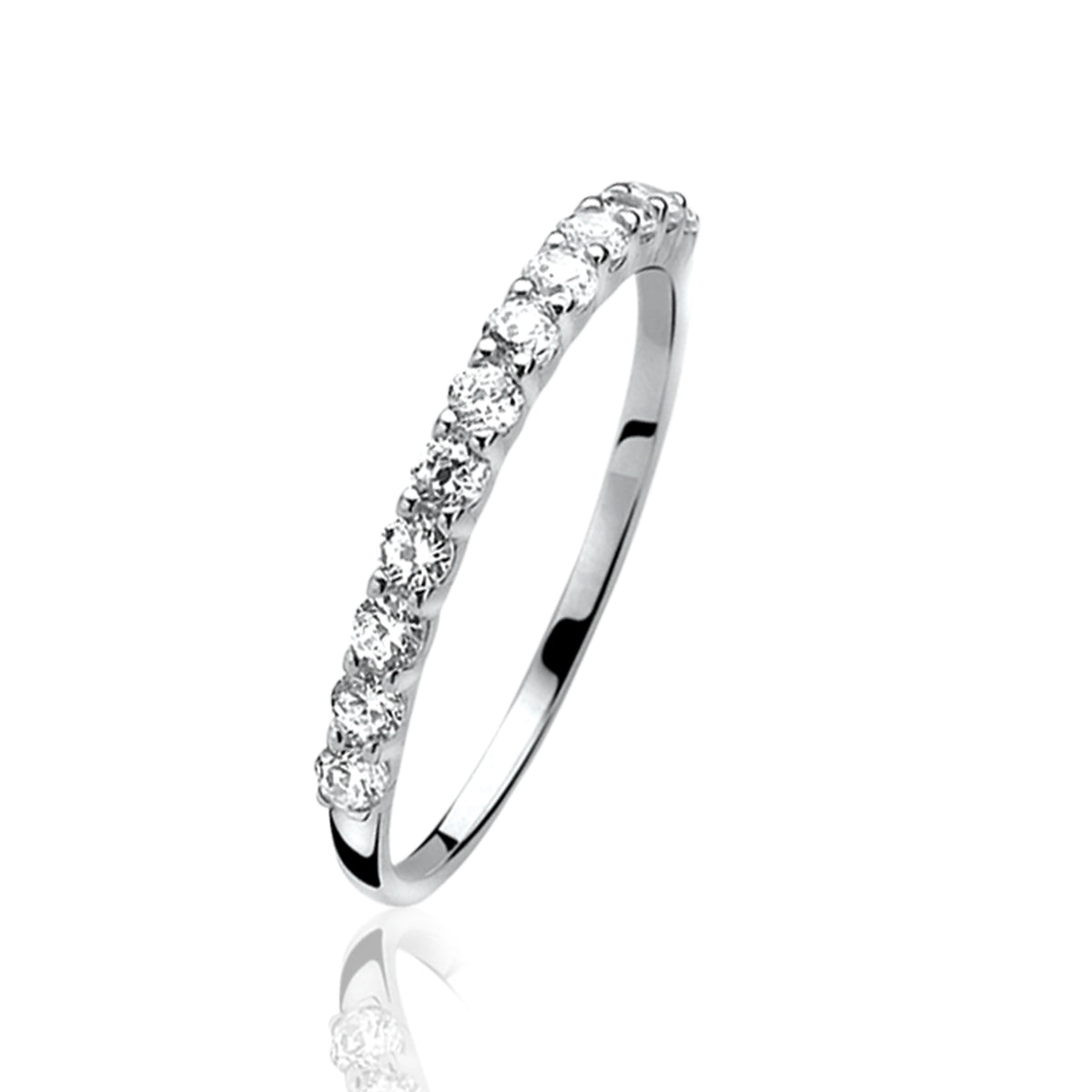 Bague en argent avec des zircons, ornée d'une rangée de pierres brillantes.