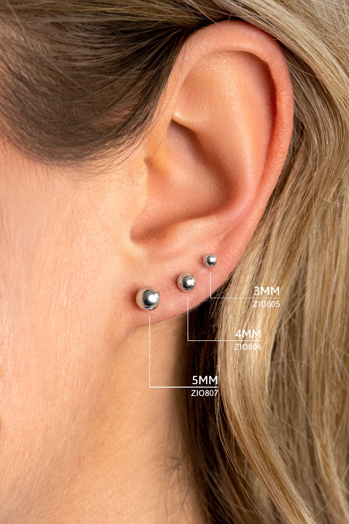 Boucles d'oreilles en argent avec des perles de différentes tailles, 3 mm, 4 mm et 5 mm.