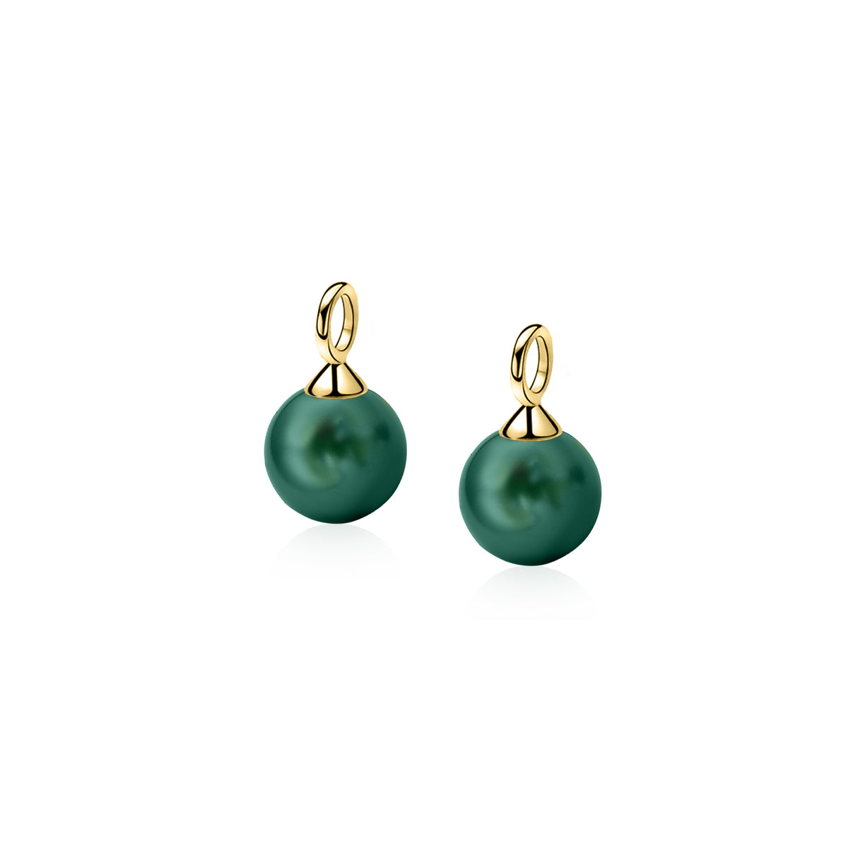 Boucles d'oreilles en plaqué or avec perles rondes vertes.