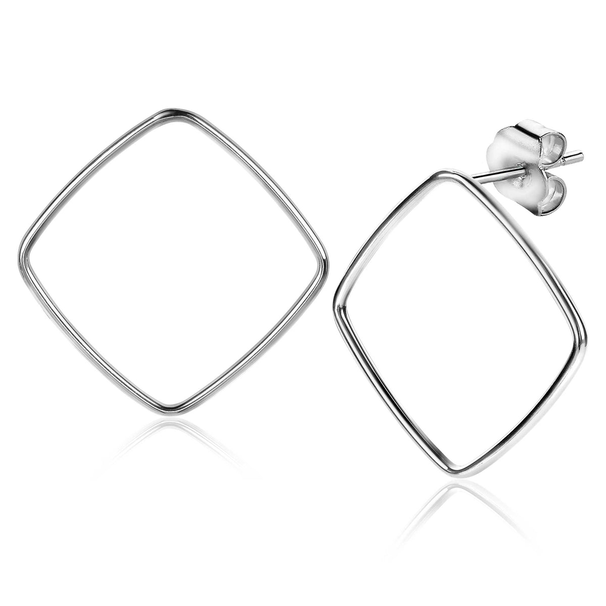 Boucles d'oreilles en argent en forme de losange avec une finition lisse.
