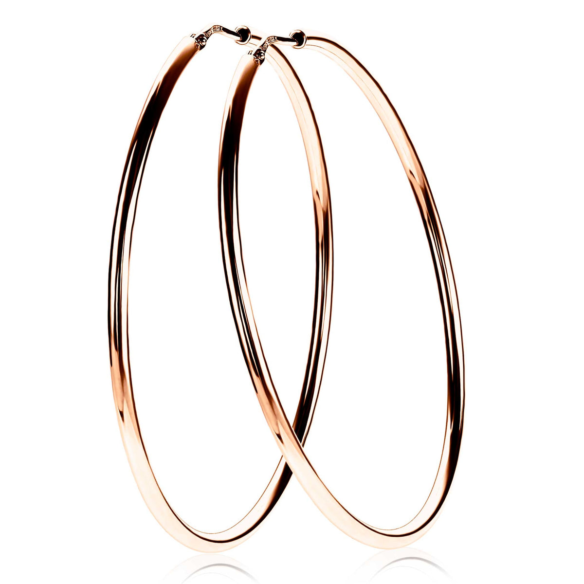 Boucles d'oreilles en métal doré, de forme ronde et large.