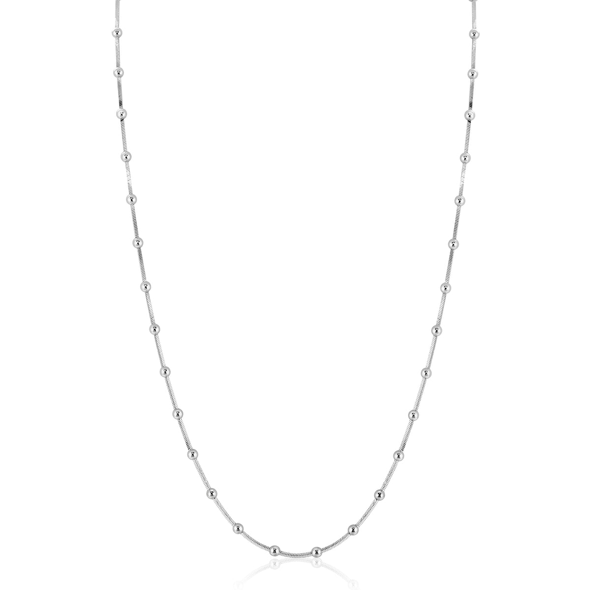 Collier en argent avec des perles rondes espacées.